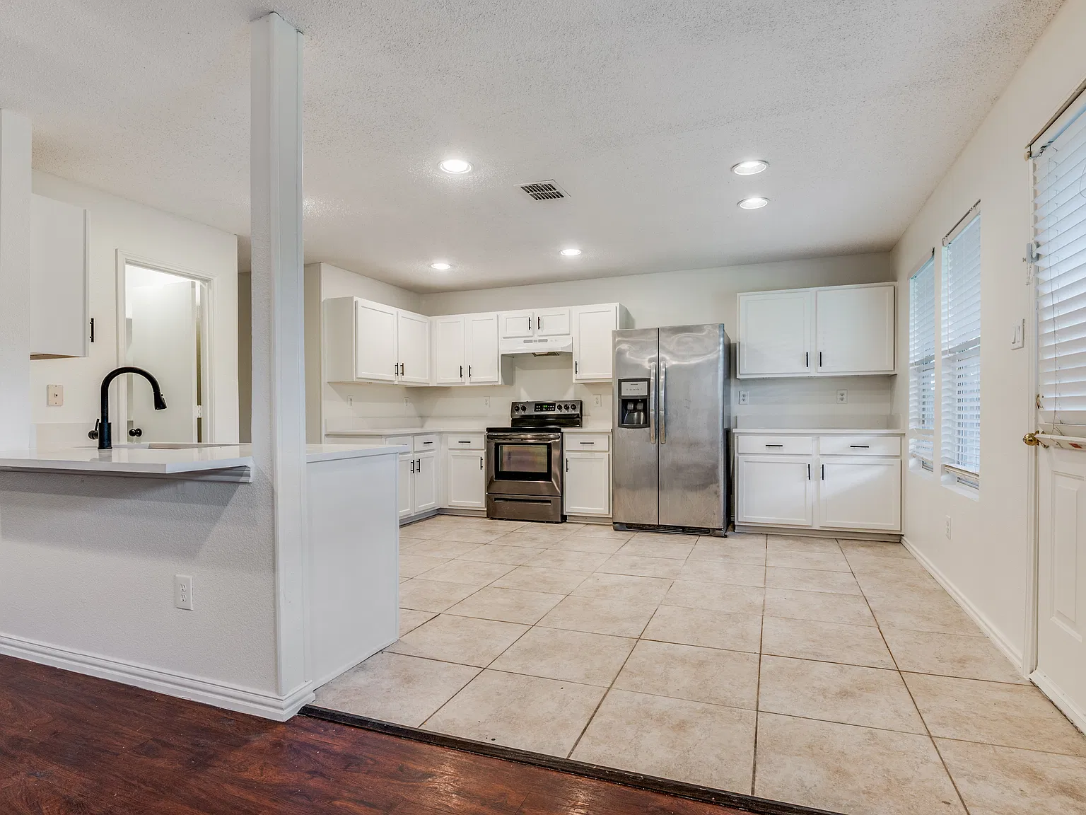 4 bed, 2594 sqft, $2,400 — Photo 4