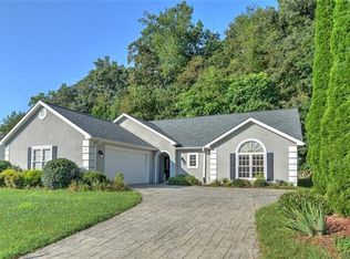 9 Stonebridge Dr, Asheville, NC 28805