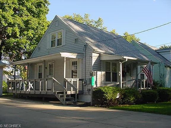 3rd image of 5106 Woodman Ave