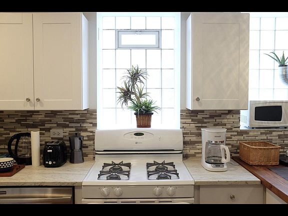 4th image of 2112 W Walton St #G