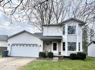 724 Peppermill Cir, Lapeer, MI 48446