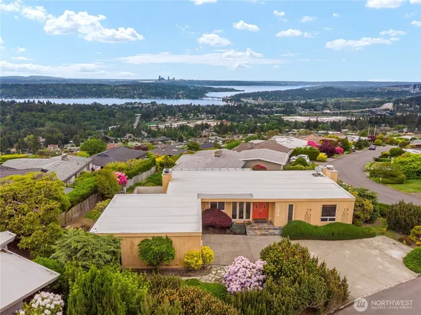 13610 Somerset Ln SE, Bellevue, WA 98006
