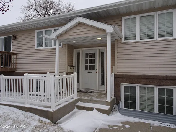 930 2nd Ave NE, East Grand Forks, MN 56721