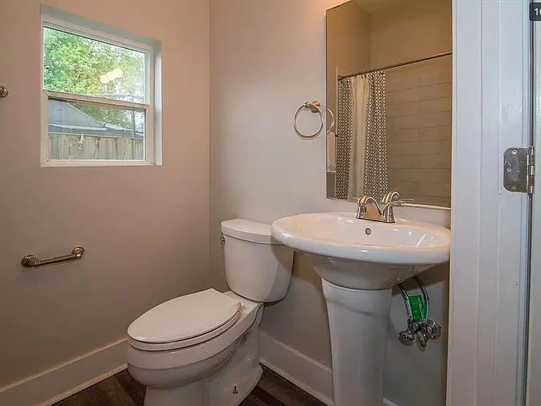 1st floor bath