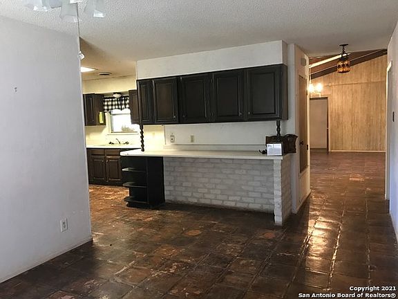 4th image of 905 E Patricia Place