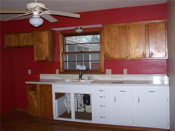 3rd image of 2123 Woodcrest Ct