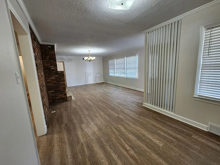 7520 W Markham St — Photo 7