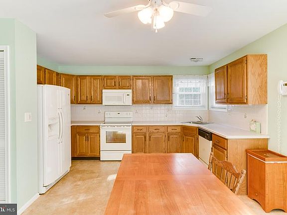 4th image of 307 Hilltop Ln E