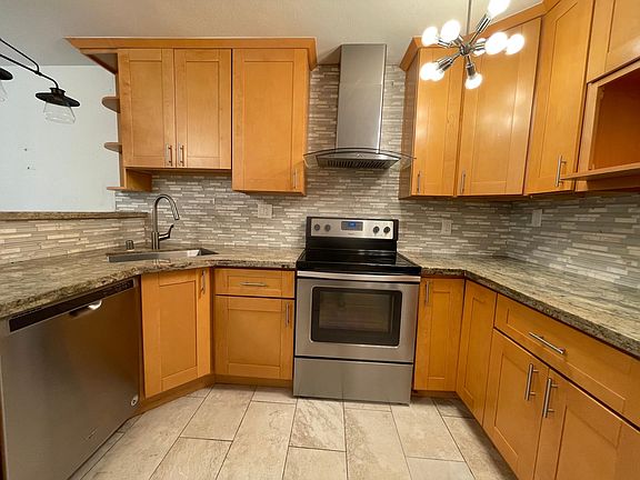 5th image of 964 Azure St #2