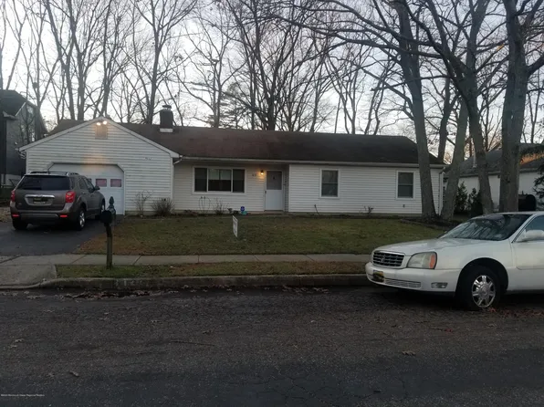 1032 Waldorf Ter, Lakewood, NJ 08701