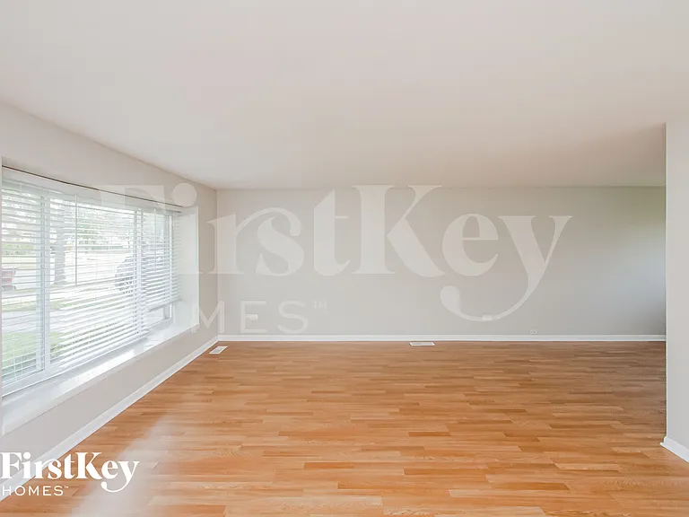 171 Craig Dr W — Photo 4