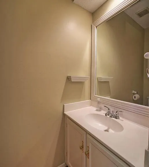 711 W 21st St #205 — Photo 20