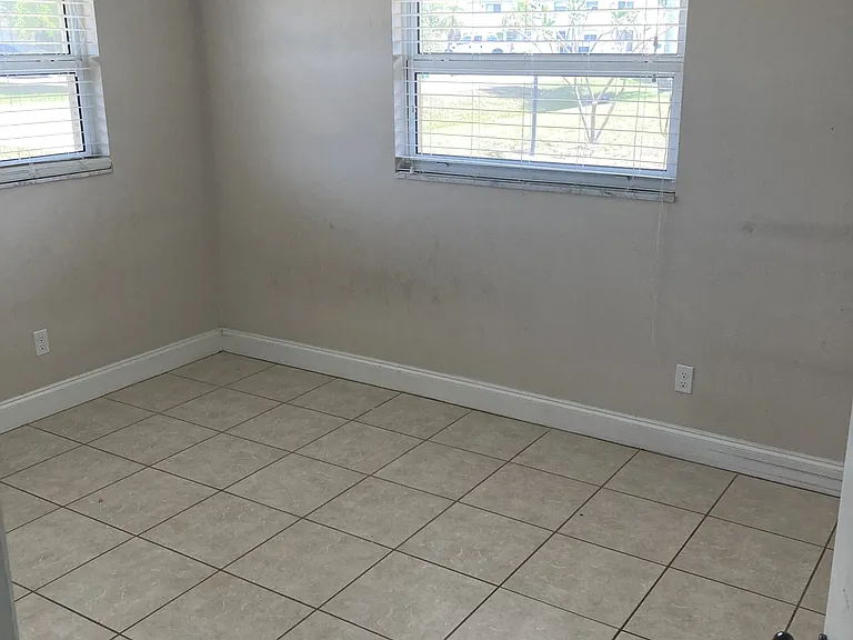 724 Sesame Ct — Photo 6