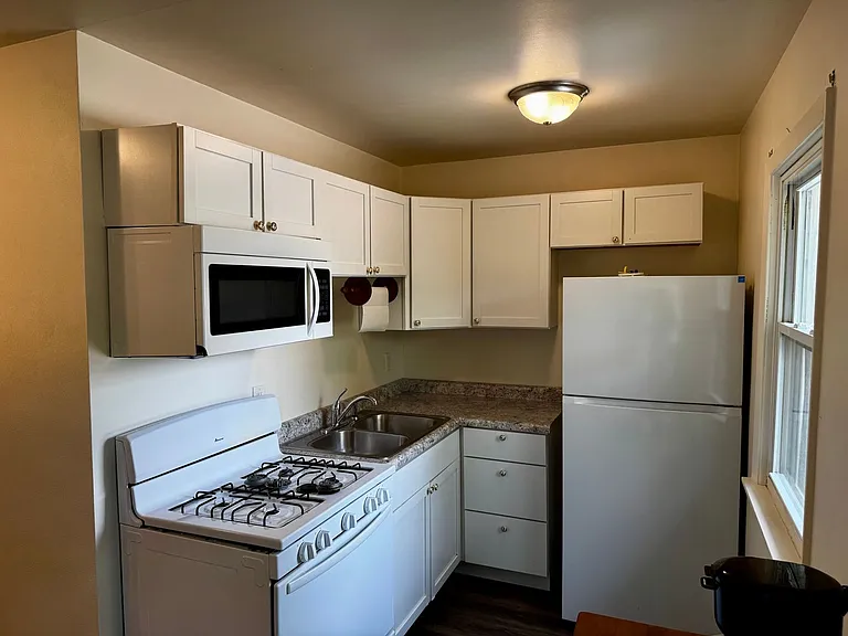 1811 13th Ave #8 — Photo 4