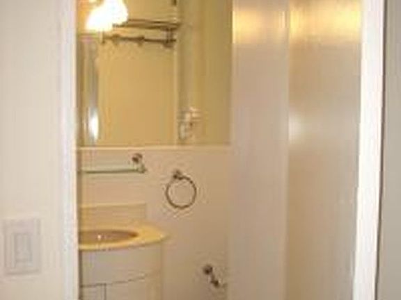 5th image of 340 W 11th St APT 3RW