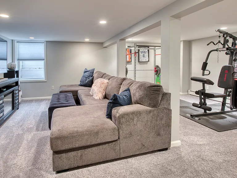 9 Deborah Dr — Photo 8