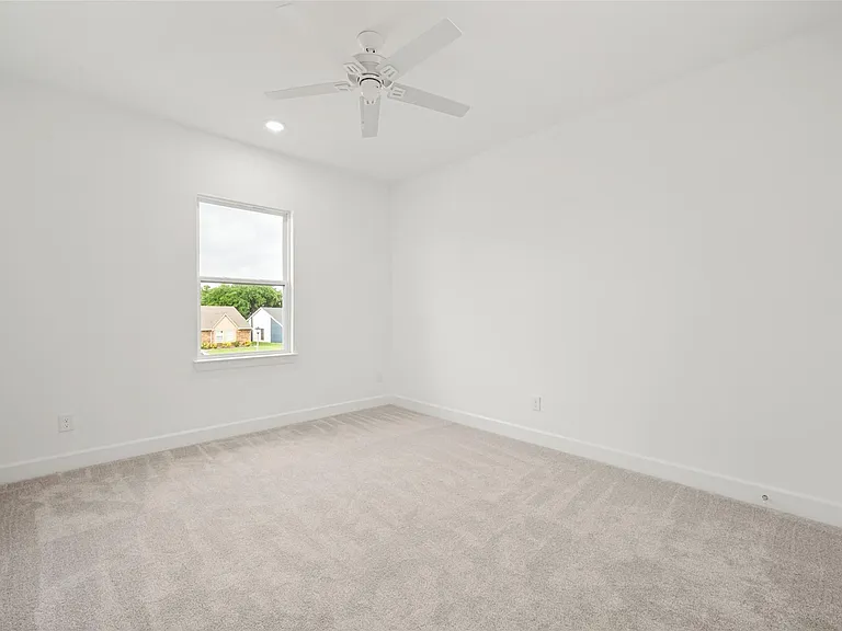 5609 Woodlands Dr — Photo 21