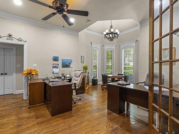 3rd image of 140 Forest Creek Cir