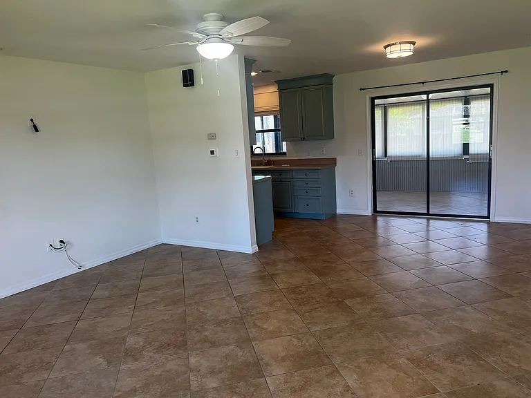 4025 Vermont Ln — Photo 7