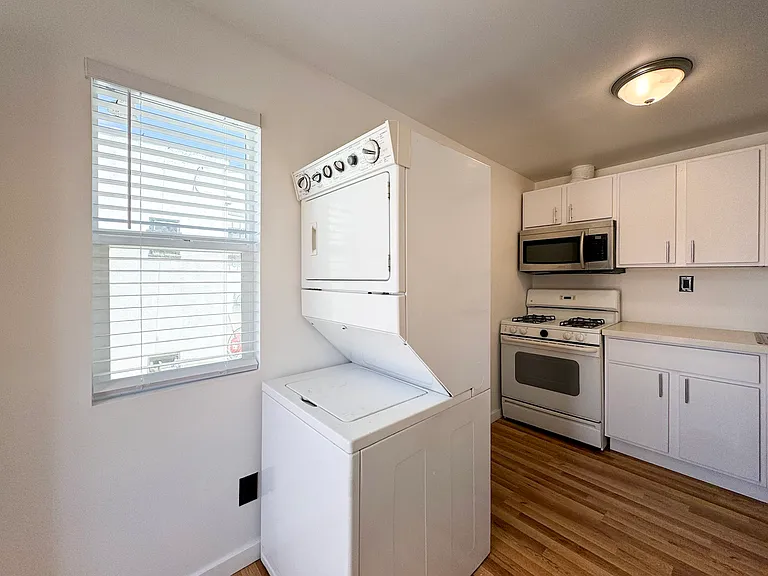 2506 Lucerne Ave #1/2 — Photo 9