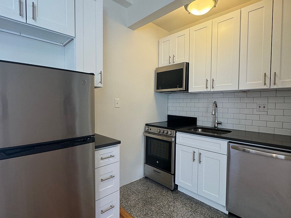 1st image of 509 Cathedral Pkwy #11L