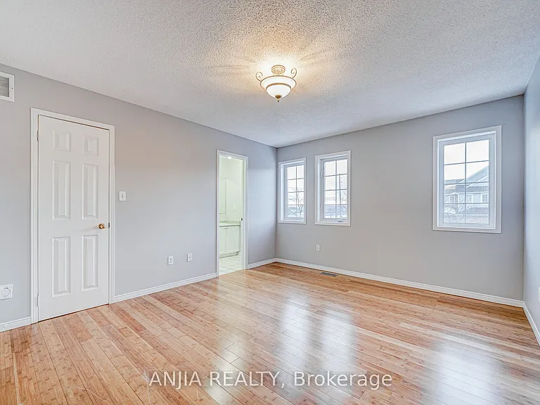 146 Billingsley Cres — Photo 18