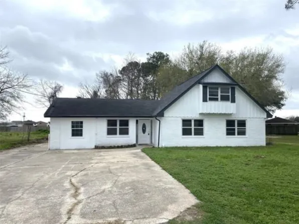 8722 Holmes Rd, Nederland, TX 77627
