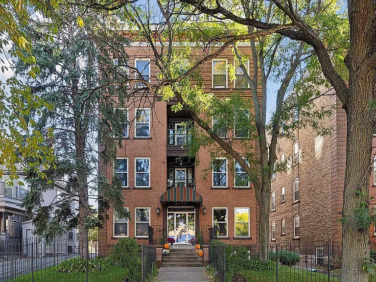 2 bed, 1319 sqft, $2,200 — Photo 3