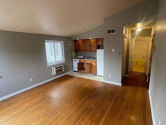 3rd image of 2448 W Kilbourn Ave #8