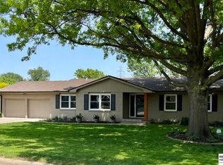 10306 Hilltop Rd, Omaha, NE 68134