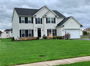 18 Triple Diamond Way, Webster, NY 14580