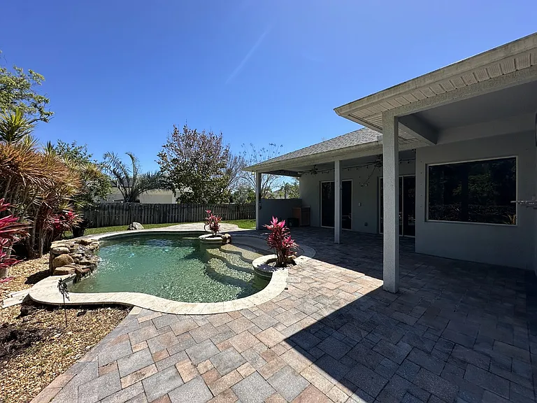 130 Oyster Pl — Photo 23