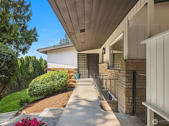 2nd image of 11215 Champagne Point Road NE