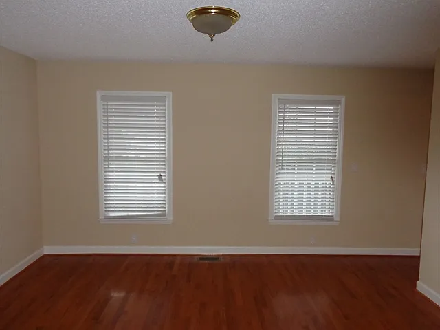 946 George Place Dr — Photo 6