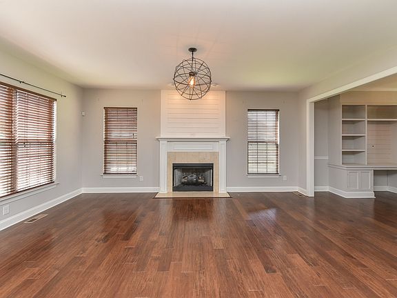 5th image of 102 Alderwood Dr