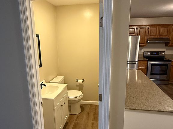 3rd image of 412 Debbi Ct
