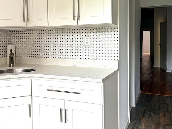 4th image of 731 Washington Ave APT 2R