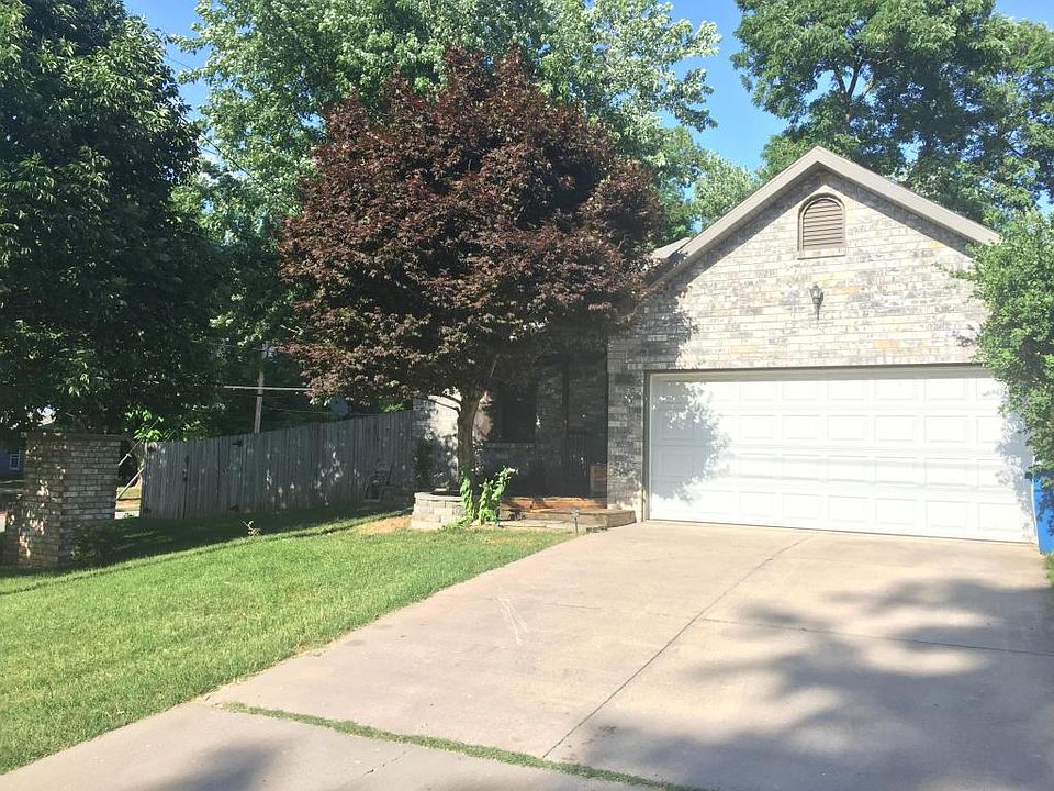 2nd image of 606 S Patterson Ave