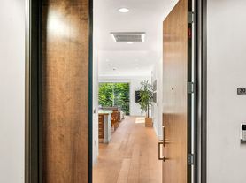 855 N Croft Ave, Los Angeles, CA