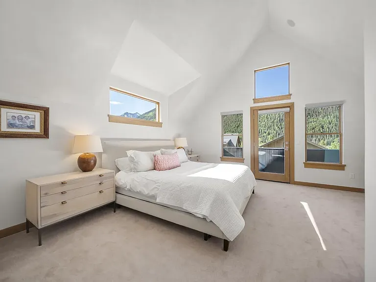 245 S Sunset Ridge Dr — Photo 3