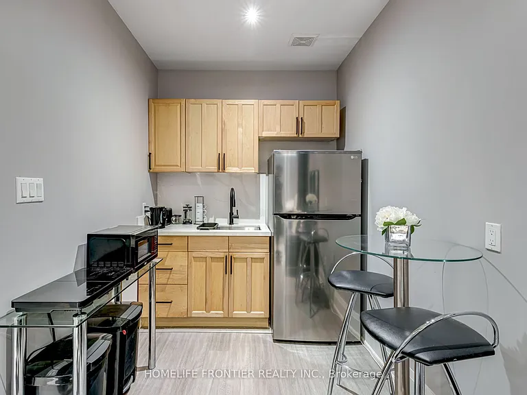 6 Dalmeny Rd #LOWER — Photo 18