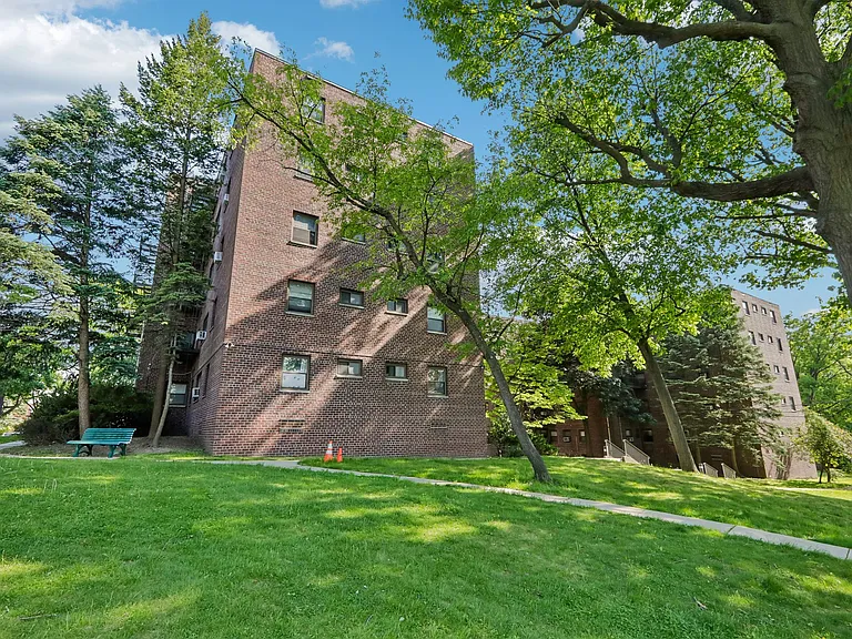 3031 Edwin Ave #4H — Photo 25