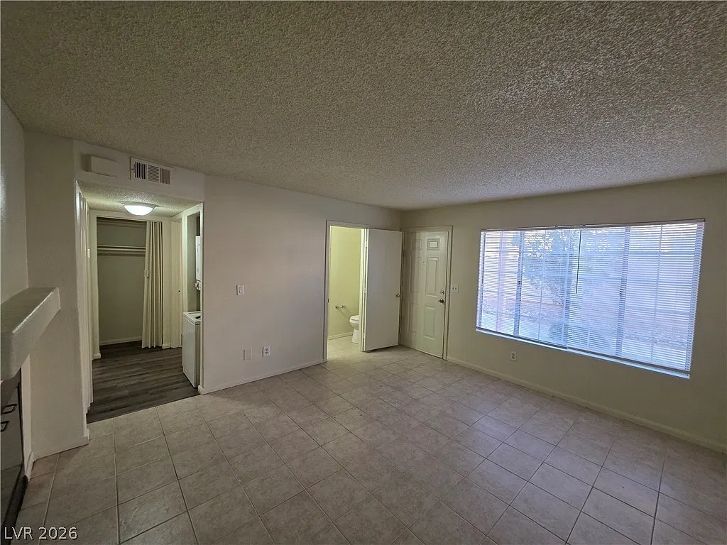 2 bed, 2.0 bath, 890 sqft, $1,254 — Photo 4