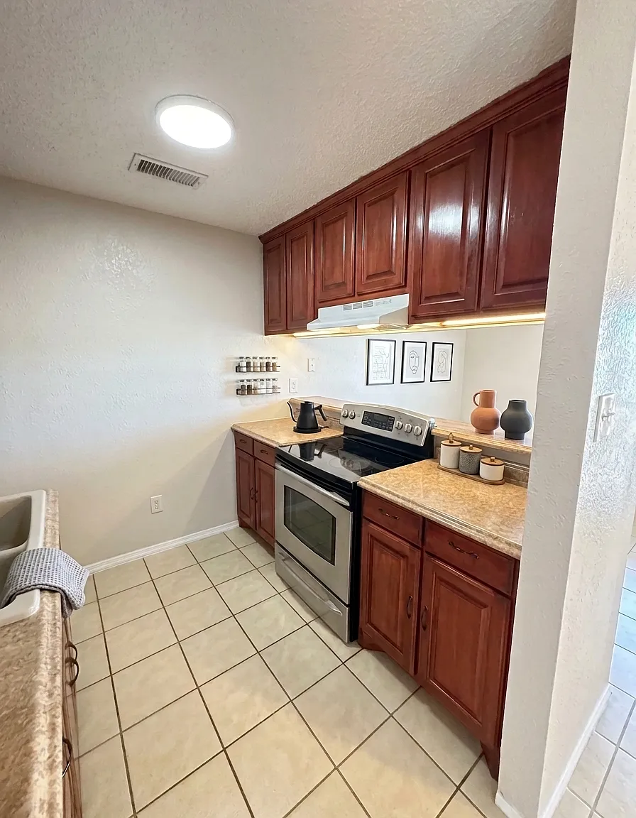 2 bed, 940 sqft, $1,395 — Photo 2