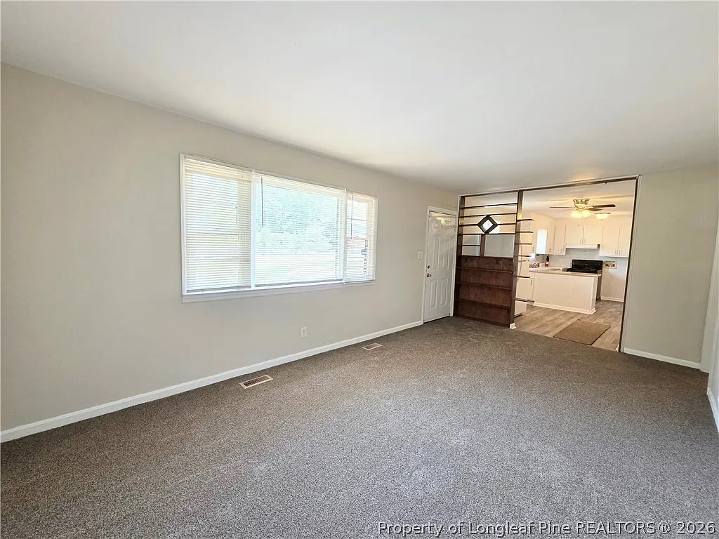 3 bed, 1.0 bath, 1001 sqft, $1,150 — Photo 3