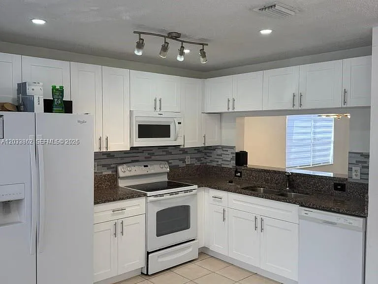 4243 NW 68th Way — Photo 2