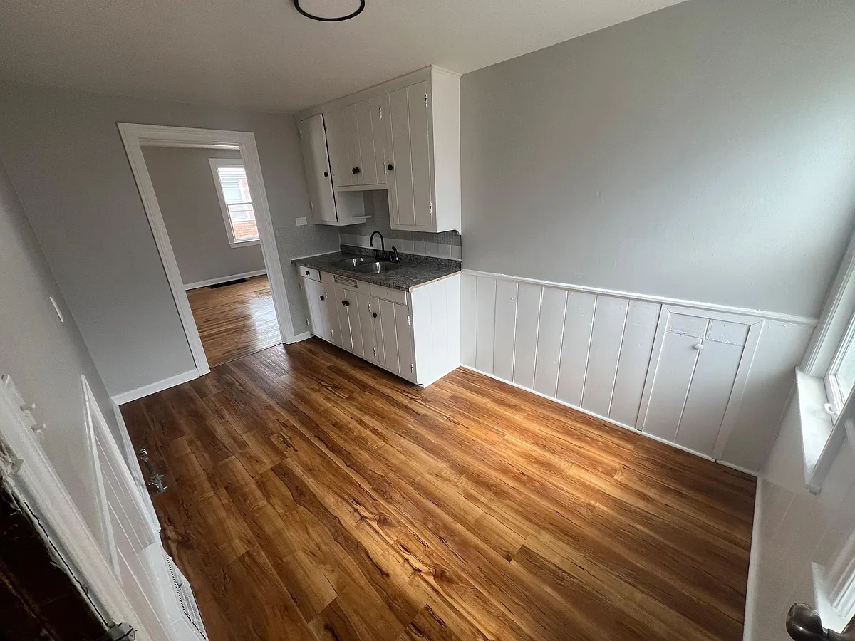 Building Photo - 525 E 222nd St #1