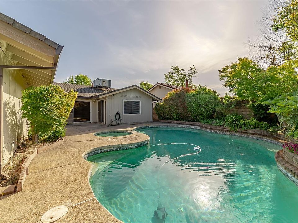 1st image of 9120 Winding Oak Dr