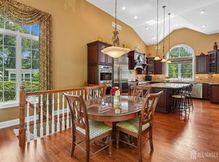 18 Mary Ellen Dr, Edison, NJ 08820