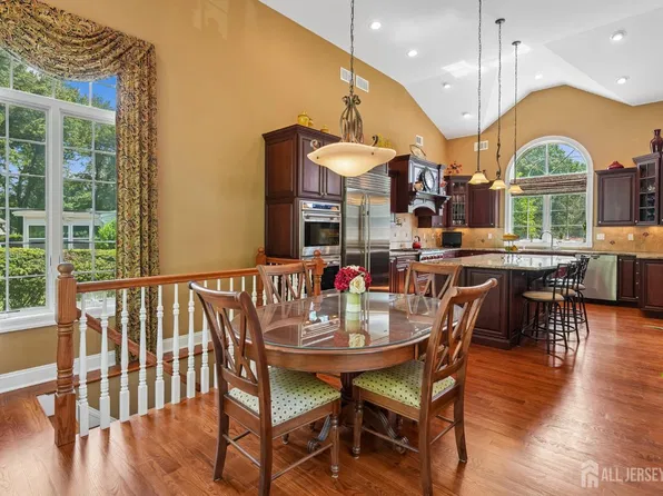 18 Mary Ellen Dr, Edison, NJ 08820